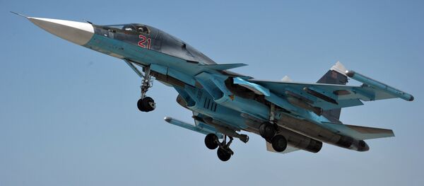 Suhoj Su-34 poleće iz baze Hmejmim u Siriji - Sputnik Srbija
