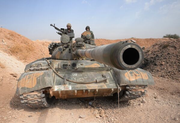 Посада тенка Т-55 Десете дивизије другог корпуса сиријске војске у граду Катана у Сирији - Sputnik Србија