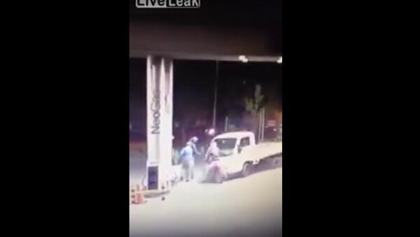 Truck Driver Turns Things Around Against Bandits at Service Station Read more at http://www.liveleak.com/view?i=865_1445921728#ExpmJOwpetuxfYYW.99 - Sputnik Srbija