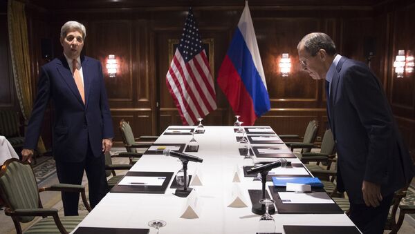 Državni sekretar SAD Džon Keri i ministar sponjnih poslova Rusije Sergej Lavrov u Beču 30.10. 2015. godine - Sputnik Srbija