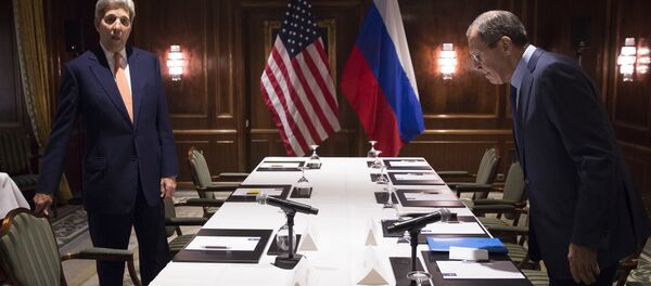 Државни секретар САД Џон Кери и министар споњних послова Русије Сергеј Лавров у Бечу 30.10. 2015. године - Sputnik Србија