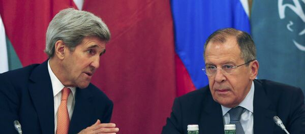 Državni sekretar SAD Džon Keri i ministar sponjnih poslova Rusije Sergej Lavrov u Beču 30.10. 2015. godine - Sputnik Srbija