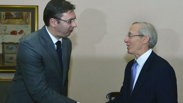 Ambasador SAD u Srbiji Majkl Kirbi i premijer Srbije Aleksandar Vučić - Sputnik Srbija