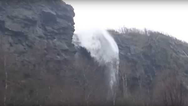 Waterfall is going up - Sputnik Srbija