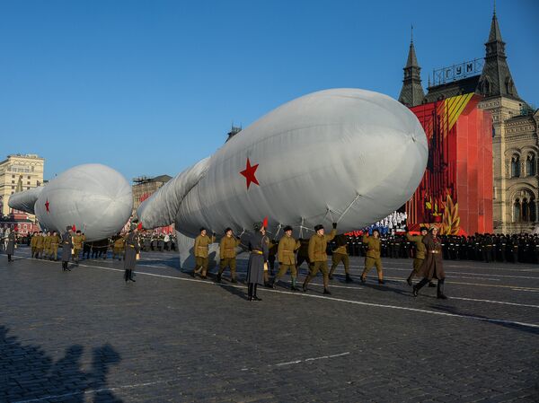 Свечани марш поводом годишњице легендарне параде 1941. године у Москви Свечани марш поводом годишњице легендарне параде 1941. године у Москви - Sputnik Србија