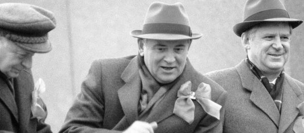 Генерални секретар Совјетског Савеза Михаил Горбачов на трибини Лењиновог музолеја - Sputnik Србија