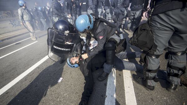 Italija, Bolonja, sukob demonstranata i policije - Sputnik Srbija