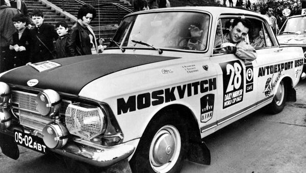 Avtomobilь Moskvič pod nomerom 28, zanяvšiй 12 mesto v avtoralli London - Mehiko v 1970 godu - Sputnik Srbija