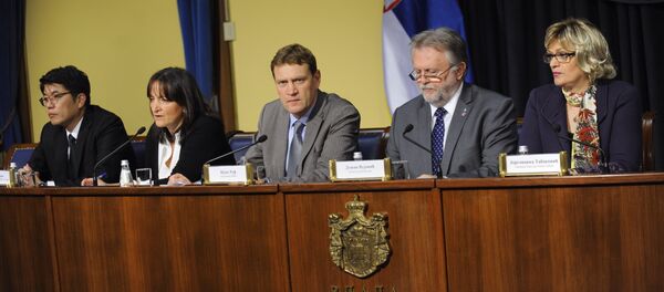 Стални представник ММФ-а у Београду Дехенг Ким, шеф мисије ММФ-а Џејмс Руф, министар финансија Душан Вујовић и гувернер Народне банке Србије Јоргованка Табаковић - Sputnik Србија