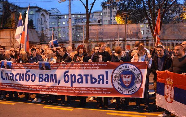 Zavetnici ispred Ruske ambasade sa porukom Rusiji - Sputnik Srbija