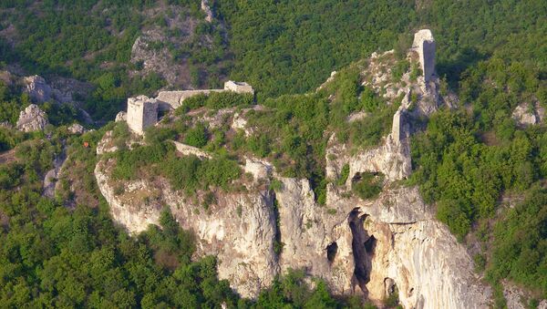 Поглед на Сокоград са Озрена. Сокоград је средњевековно утврђење надомак Сокобање. - Sputnik Србија