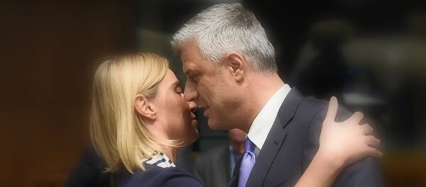 Висока представница ЕУ Федерика Могерини са Хашимом Тачијем - Sputnik Србија