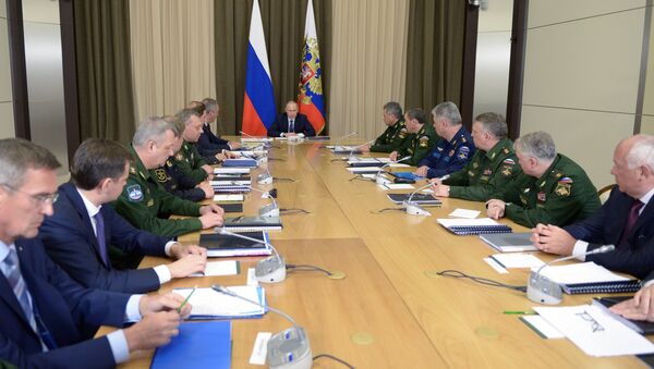 Председник Русије Владимир Путин на састанку са представницима Министарства Одбране Русије - Sputnik Србија