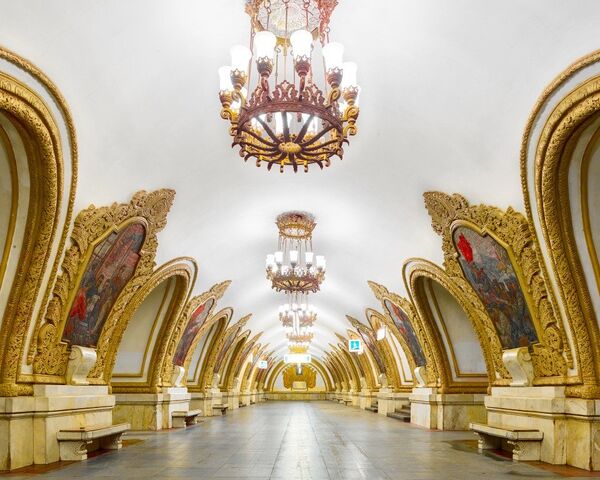 Московски метро данас слави 85 година /фото/ Московски метро данас слави 85 година /фото/ - Sputnik Србија