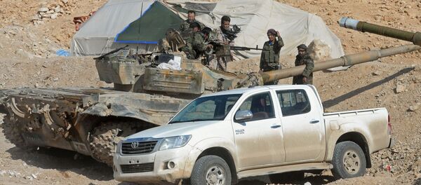 Сиријски војници на борбеним положајима у подручју града Палмире - Sputnik Србија