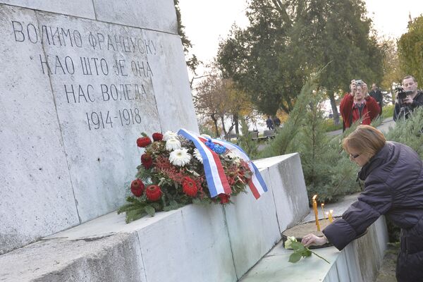 Srbija odala poštu žrtvama u Parizu - Sputnik Srbija