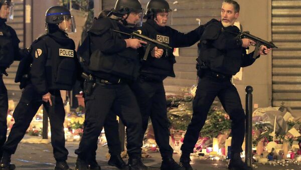 Francuska policija u Parizu posle napada 14.11. 2015. godine - Sputnik Srbija