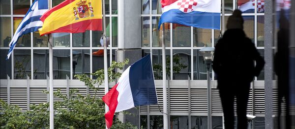 Француска застава на пола копља испред Европског парламента Француска застава на пола копља испред Европског парламента - Sputnik Србија