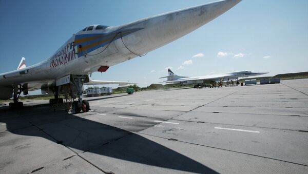 Руски стратешки бомбардер Ту-160 - Sputnik Србија