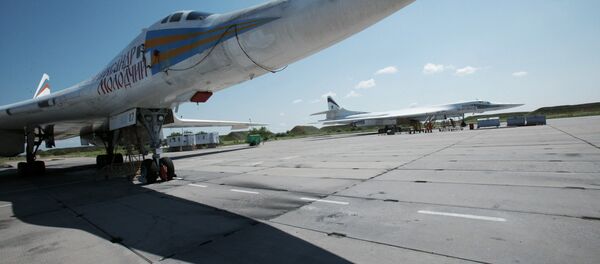 Руски стратешки бомбардер Ту-160 - Sputnik Србија