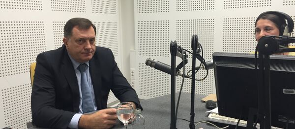 Predsednik Republike Srpske Milorad Dodik u emisiji Svet sa Sputnjikom, snimljenom u studiju u Banjaluci. Predsednik Republike Srpske Milorad Dodik u emisiji Svet sa Sputnjikom, snimljenom u studiju u Banjaluci. - Sputnik Srbija