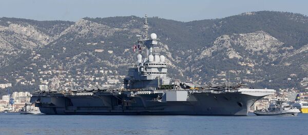 Француски носач авиона на нуклеарни погон авиона Шарл де Гол напушта поморску базу Тулону - Sputnik Србија