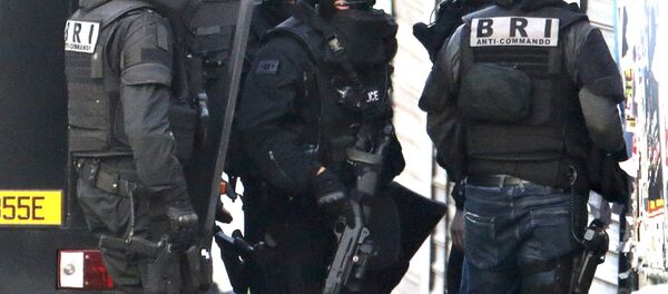 Припадници француских специјалних полицијских снага током операције у Сан Денију, предграђу Париза - Sputnik Србија