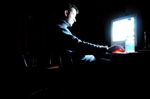 Uputstvo za roditelje: Kako da deca ne upadnu u „opasnu zonu“ na internetu Uputstvo za roditelje: Kako da deca ne upadnu u „opasnu zonu“ na internetu - Sputnik Srbija