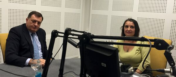 Председник Републике Српске Милорад Додик и уредница Спутњика Тања Трикић у студију. - Sputnik Србија