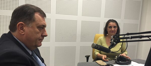 Председник Републике Српске Милорад Додик и уредница Спутњика Тања Трикић у студију. - Sputnik Србија
