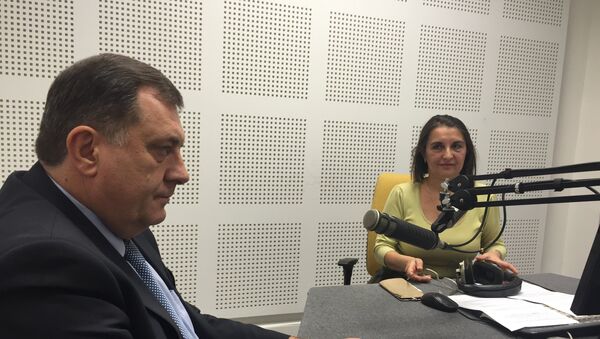 Predsednik Republike Srpske Milorad Dodik i urednica Sputnjika Tanja Trikić u studiju. - Sputnik Srbija