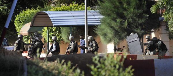 Војска Малија испред хотела Радисон блу у граду Бамако - Sputnik Србија