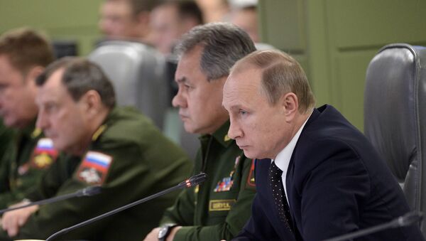 Владимир Путин у Националном центру за упављање одбраном Русије - Sputnik Србија