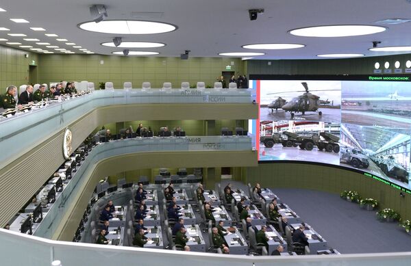 Председник Путин посетио командни центар Министарства одбране Русије. Председник Путин посетио командни центар Министарства одбране Русије. - Sputnik Србија