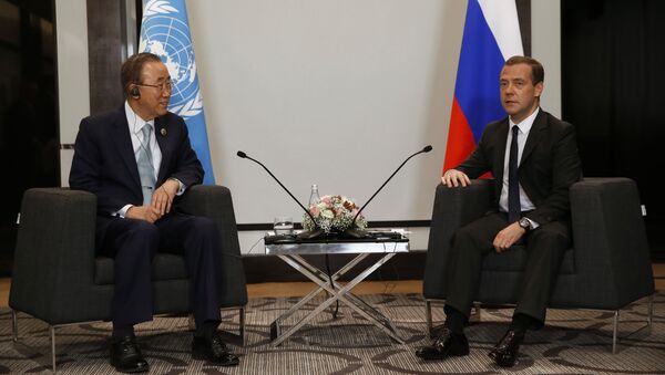 Premijer Rusije Dmitrij Medvedev i generalni sekretar UN Ban-Ki Mun u Kuala Lumpuru - Sputnik Srbija