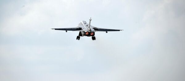 Ruski bombarder Su-30 koji je poleteo iz baze Hmejm u Siriji - Sputnik Srbija
