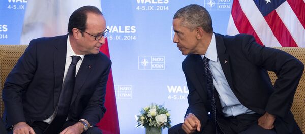 US President Barack Obama (R) and French President Francois Hollande hold a meeting on the second day of the NATO 2014 Summit at the Celtic Manor Resort in Newport, South Wales, on September 5, 2014 US President Barack Obama (R) and French President Francois Hollande hold a meeting on the second day of the NATO 2014 Summit at the Celtic Manor Resort in Newport, South Wales, on September 5, 2014 - Sputnik Србија