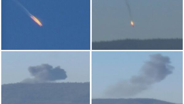 Комбо - фотографије приказују пад руског авиона Су-24 након што га је погодио турски авион Ф-16 на сиријској територији, у близини границе са Турском, 24. новембра 2015. - Sputnik Србија