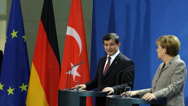Premijer Turske Ahmet Davutoglu i nemačka kancelarka Angela Merkel - Sputnik Srbija