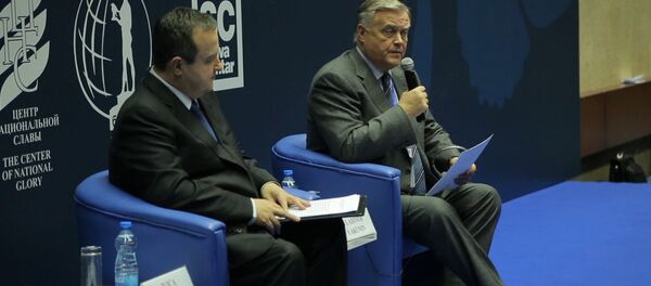 Za svet bez „gvozdenih zavesa“ Za svet bez „gvozdenih zavesa“ - Sputnik Srbija