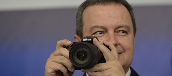 Ivica Dačić sa fotoaparatom - Sputnik Srbija