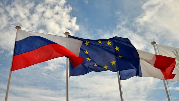 Zastave Rusije, EU i Francuske na šetalištu u Nici, Francuska - Sputnik Srbija