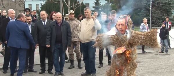 Russia: Erdogan effigy BURNS at protest against Su-24 downing Russia: Erdogan effigy BURNS at protest against Su-24 downing - Sputnik Србија