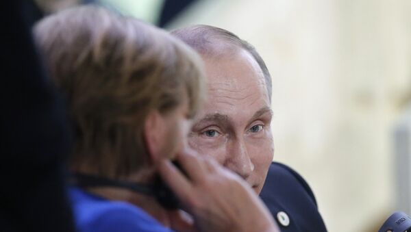 Председник Владимир Путин и канцлерка Немачке Ангела Меркел у Паризу - Sputnik Србија
