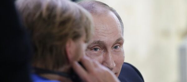 Председник Владимир Путин и канцлерка Немачке Ангела Меркел у Паризу - Sputnik Србија