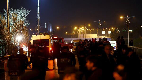 Policija je osigurala prostor oko ulaska u metro posle eksplozije u Istanbulu, Turska, 1. decembra, 2015 - Sputnik Srbija