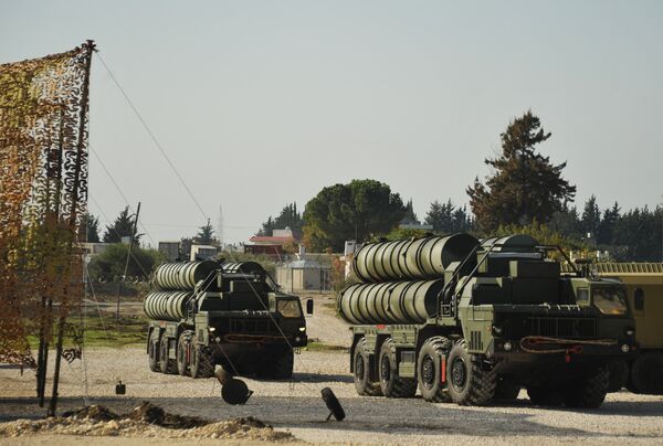Rusija raspoređuje protivvazdušne odbrane raketni sistem S-400 u Siriji Rusija raspoređuje protivvazdušne odbrane raketni sistem S-400 u Siriji - Sputnik Srbija