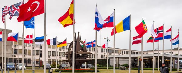 Заставе НАТО замаља испред седишта у Бриселу - Sputnik Србија