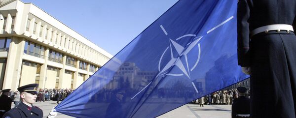 Литвански војници са НАТО заставом - Sputnik Србија