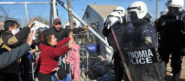 Sukobi izbeglica iz Sirije sa makedonskom policijom na makedonskoj granici - Sputnik Srbija